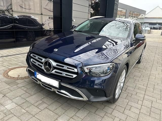 Mercedes-Benz Třídy E (2020) E400 d 4Matic Allterrain - fotka 4 z 34