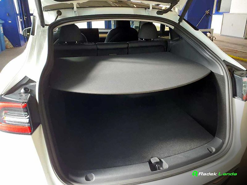 Tesla Model Y (2023) Long Range AWD 78 kWh - fotka 8 z 8