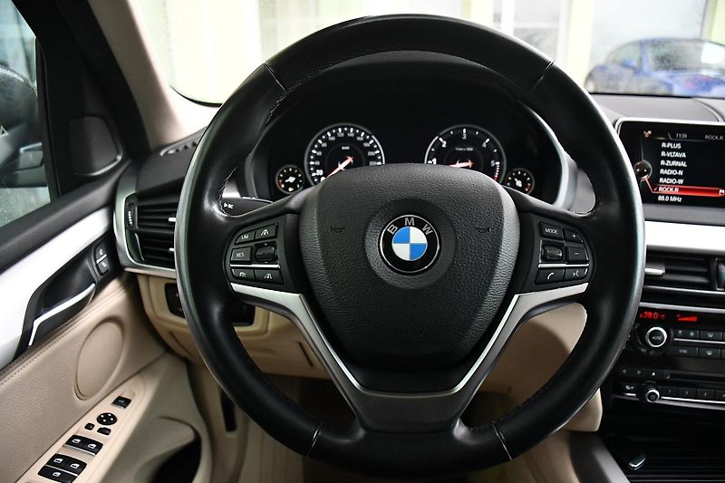 BMW X5 xDrive40d  K360°ACC ČR - fotka 23 z 38