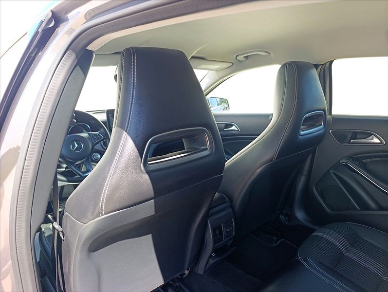 Mercedes-Benz GLA 2,2 200d Kamera Navi Kůže LED - fotka 21 z 38