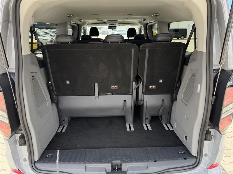 Ford Tourneo Custom 2,0 EcoBlue 125kW Titanium L2 - fotka 13 z 32
