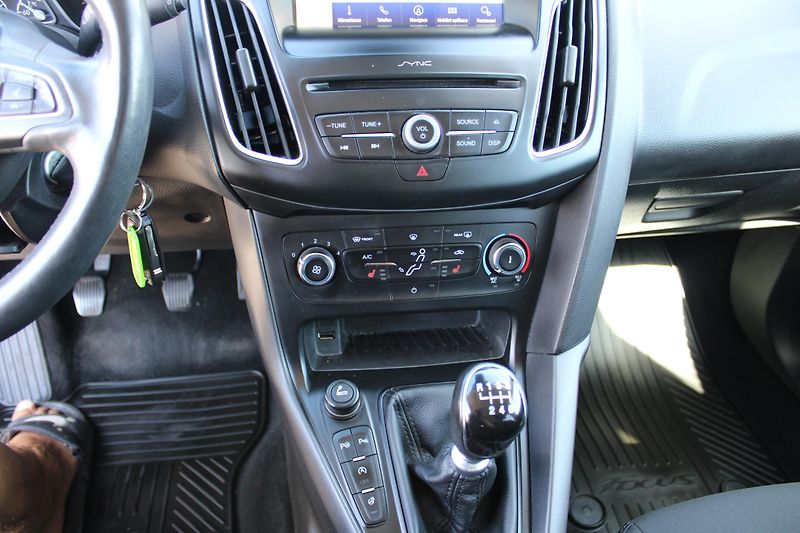 Ford Focus (2017) 1.0i KLIMA TEMPOMAT VÝHŘEV ALU - fotka 20 z 29