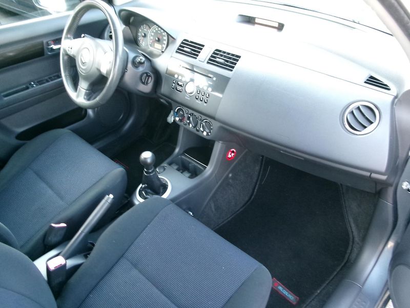 Suzuki Swift (2007) 1,3i KLIMA VÝHŘEV - fotka 16 z 22