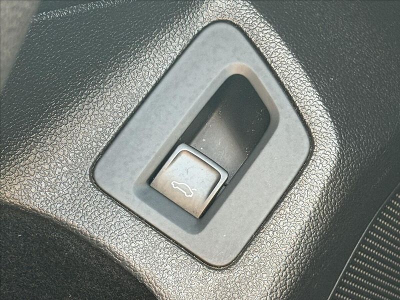 Volkswagen Passat 2,0 110kW R-LINE 93tKm ČR DPH - fotka 23 z 41