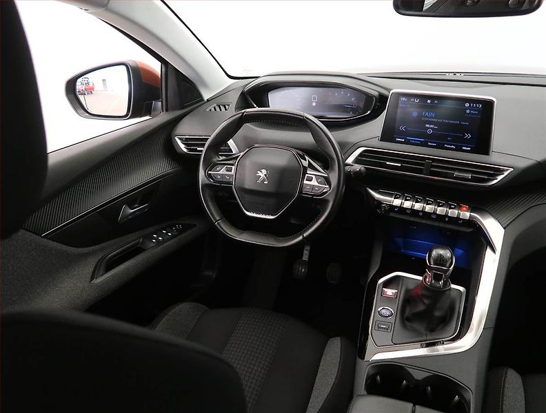 Peugeot 5008 (2021) Active PureTech 130, 7 míst - fotka 7 z 22