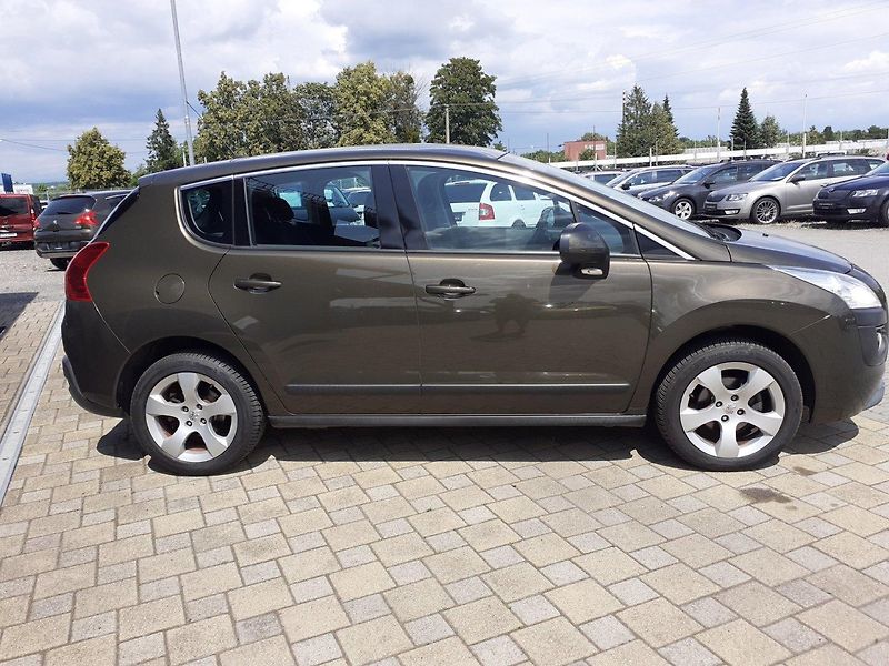 Peugeot 3008 (2010) 1.6 i 88 kW - fotka 3 z 26