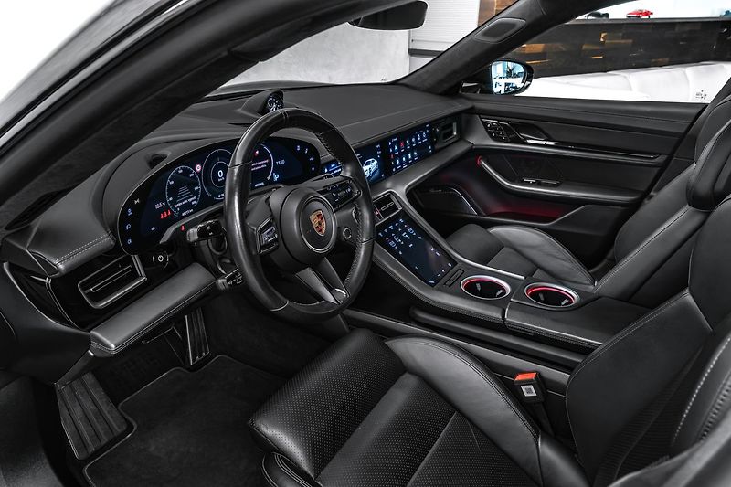 Porsche Taycan Turbo S Keramiky Pano 360 - fotka 12 z 28