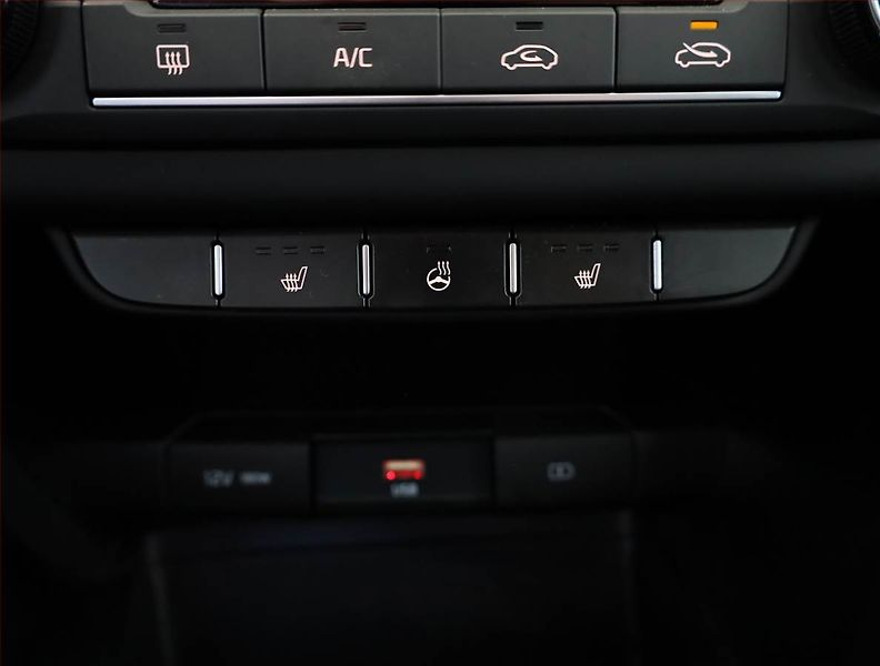 Kia Ceed (2022) 1.5 T-GDI, Serv.kniha - fotka 14 z 19