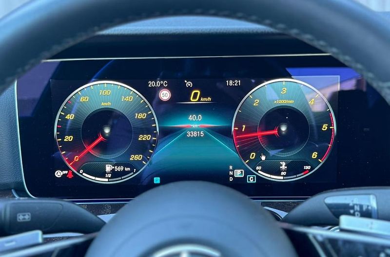 Mercedes-Benz Třídy E 220 d Avantgarde Kamera  - fotka 19 z 19