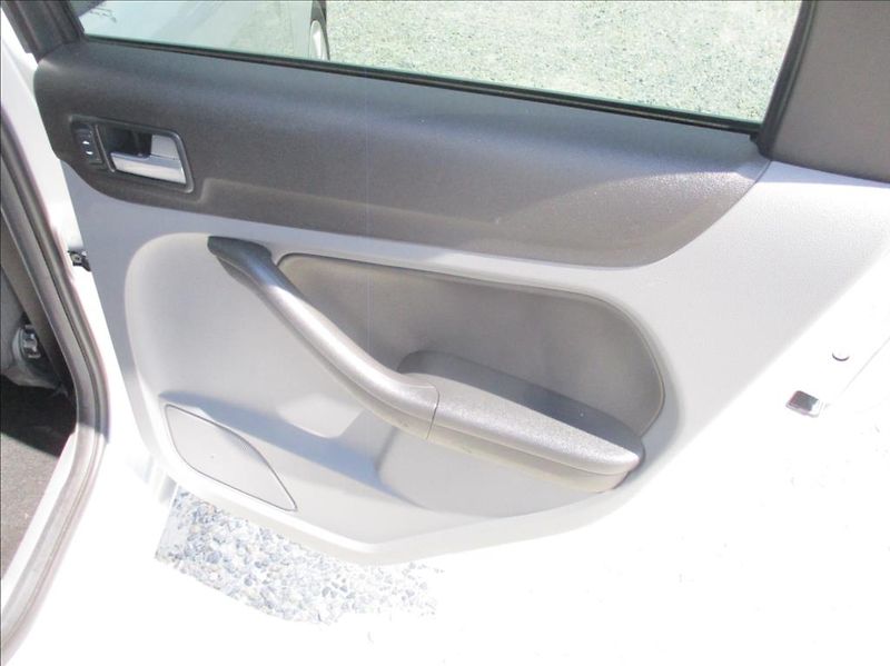 Ford Focus 1,6 i, klima, serv. kniha, - fotka 12 z 33