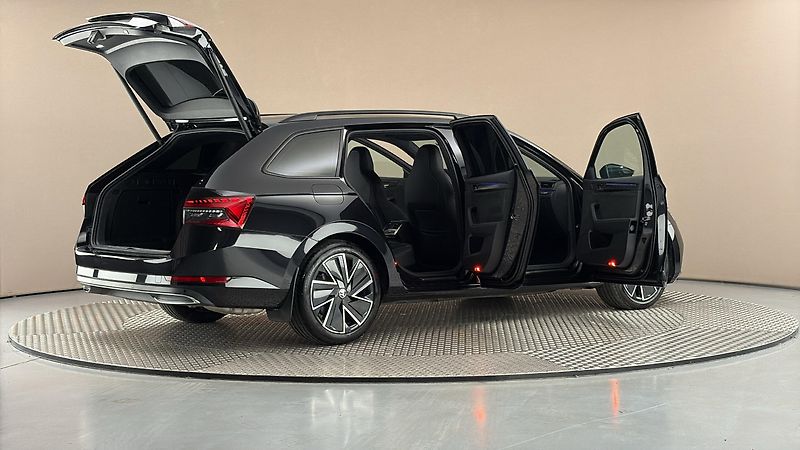 Škoda Superb 2.0 TSI DSG Sportline Combi - fotka 6 z 33