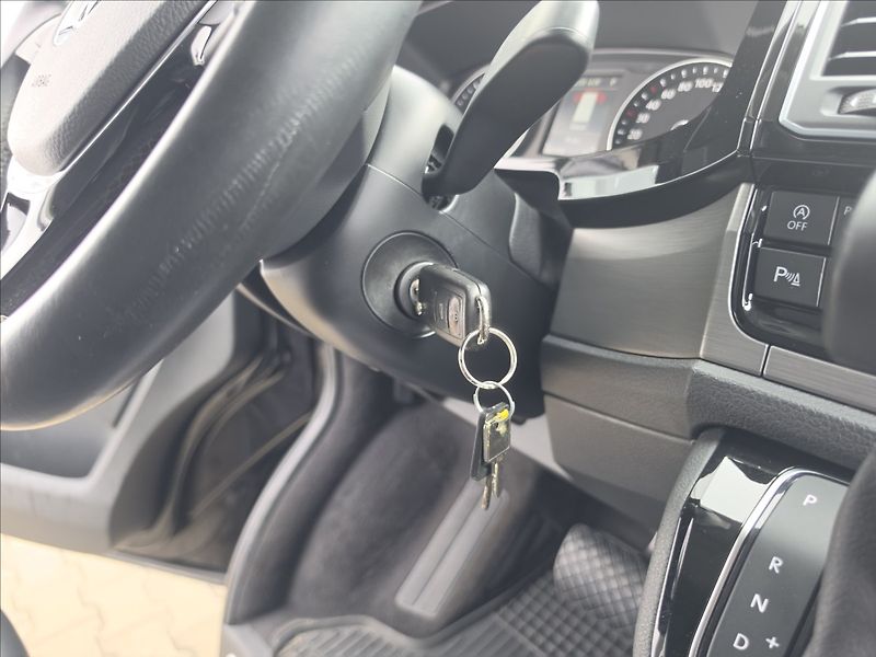 Volkswagen Multivan 2,0 TDi DSG BULLI KŮŽE 7 míst - fotka 38 z 50