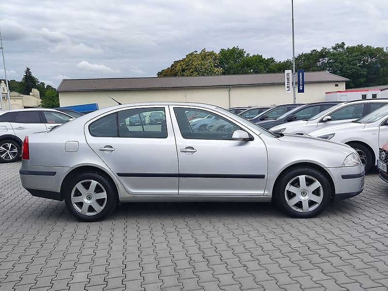 Škoda Octavia 1.6 FSI/85kW Elegance - fotka 4 z 25