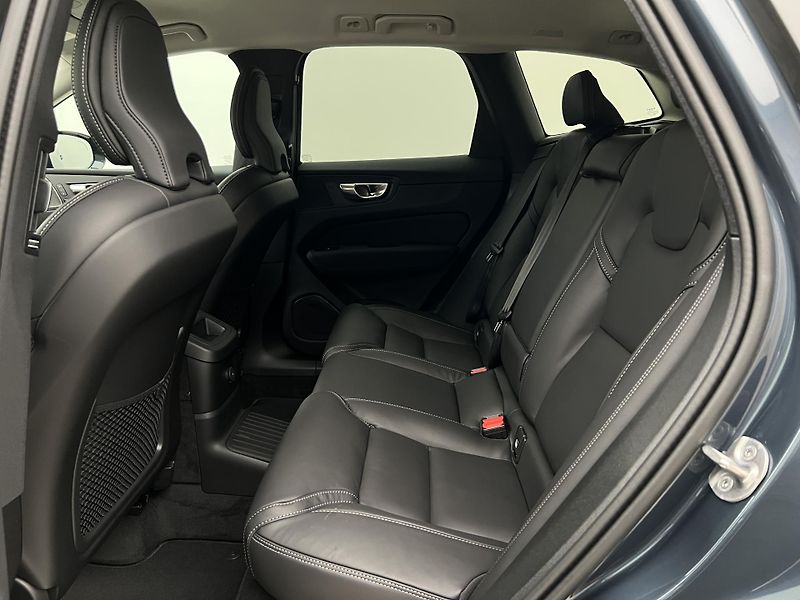 Volvo XC60 (2026) T6 AWD RECHARGE DARK PLUS AUT - fotka 5 z 45