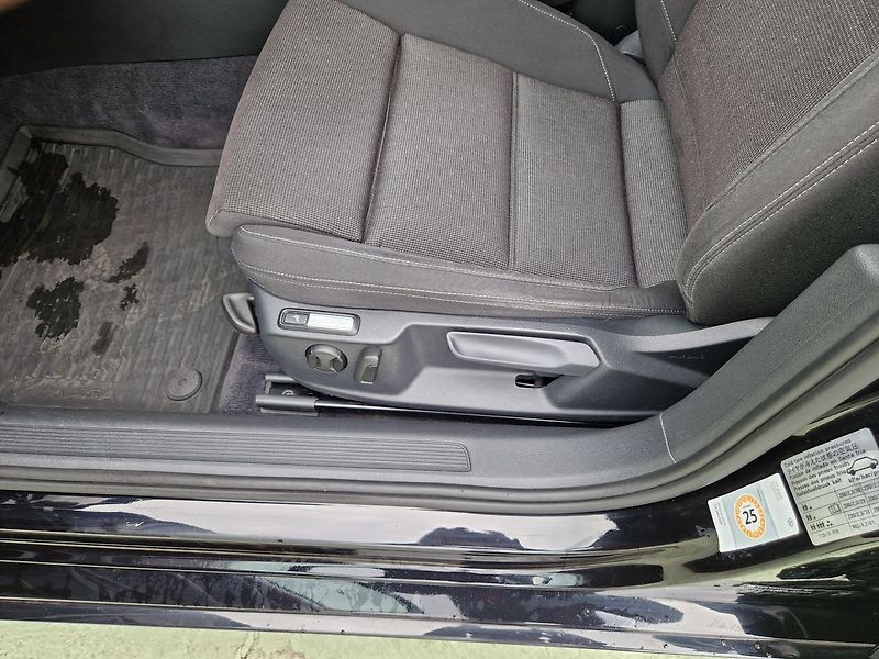 Volkswagen Passat Comfortline 1.4 TSI ACT - fotka 26 z 36