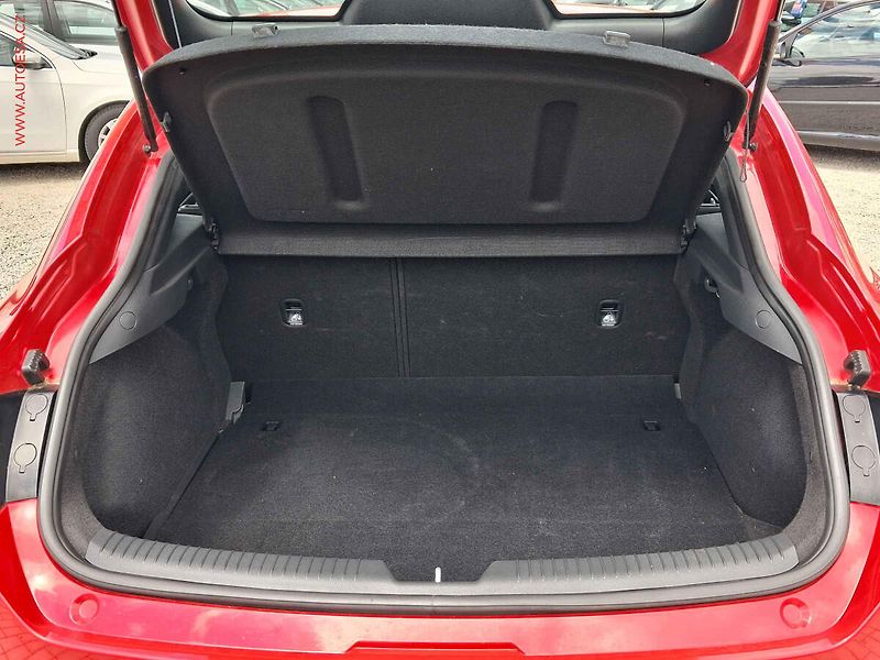 Hyundai i30 (2020) 1.5 T-GDi, 1.maj,ČR, AC, TZ - fotka 7 z 24