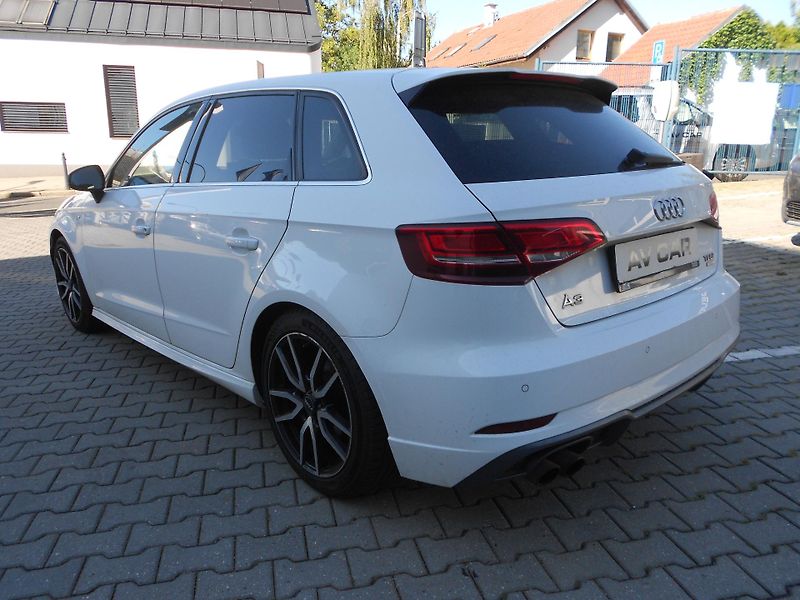 Audi A3 1,4 TFSi ČR 1.maj S-line - fotka 4 z 9