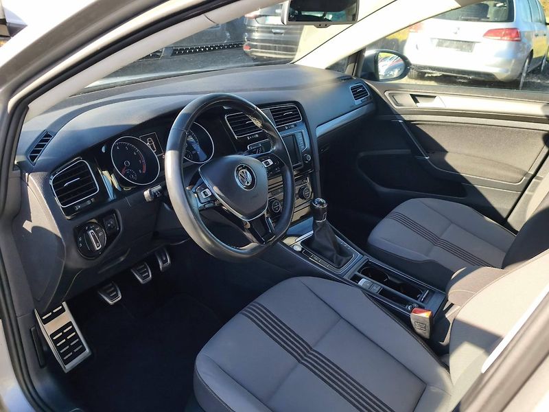 Volkswagen Golf (2016) - fotka 14 z 36