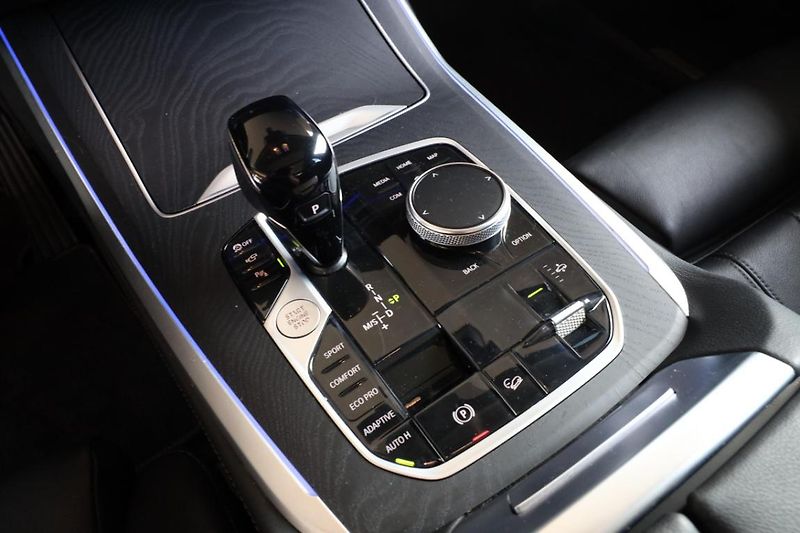 BMW X7 xDrive40i - fotka 12 z 32