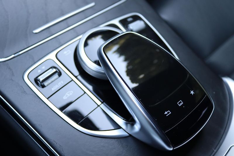 Mercedes-Benz Třídy C C 250 BLUETEC KOMBI AMG 150kW - fotka 35 z 49
