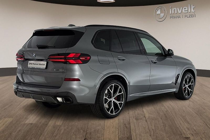 BMW X5 xDrive30d - fotka 3 z 29