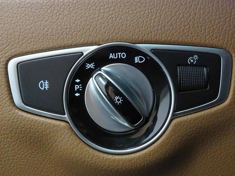 Mercedes-Benz Třídy E - fotka 13 z 27