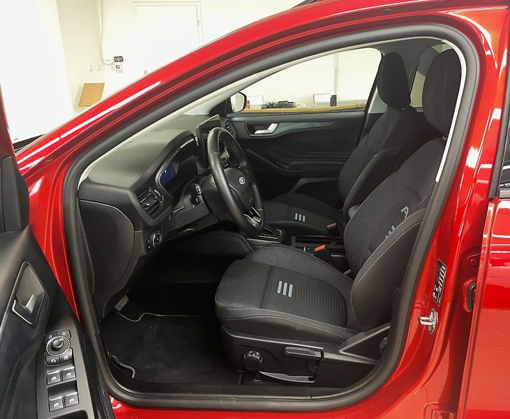 Ford Focus 1.0 EcoBoost  Active X AT, ČR - fotka 8 z 29