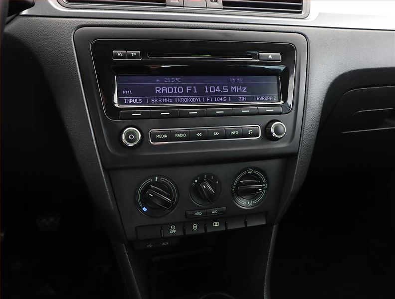 Škoda Rapid (2014) Spaceback 1.2 TSI, ČR,1.maj - fotka 10 z 17