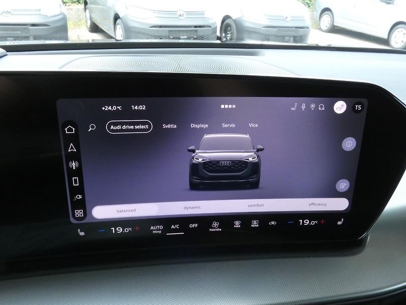 Audi Q3 (2026) S-Line e-hybrid 200 kW - fotka 28 z 29