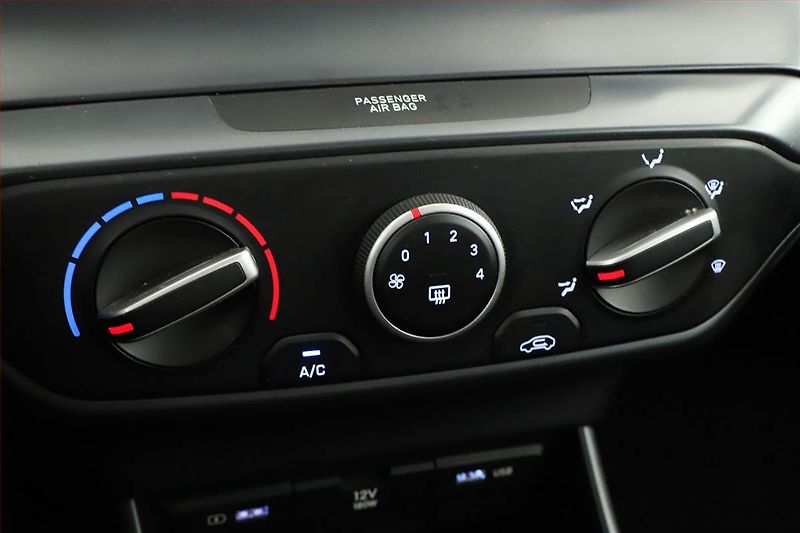Hyundai i20 (2023) Comfort 1.2 MPI, ČR,1.maj - fotka 12 z 13
