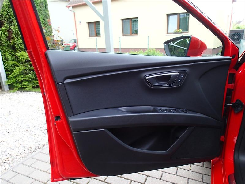 Seat Leon 2,0 TDi, FR, Dsg, ČR - fotka 10 z 49