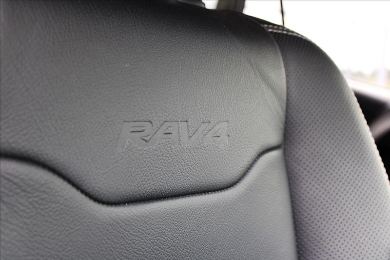 Toyota RAV4 2,5 Hybrid 4x4 LED, NAVI, kůže - fotka 16 z 28
