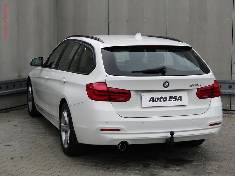 BMW Řada 3 (2019) 2.0 D 318d, LED, autoAC - fotka 6 z 21