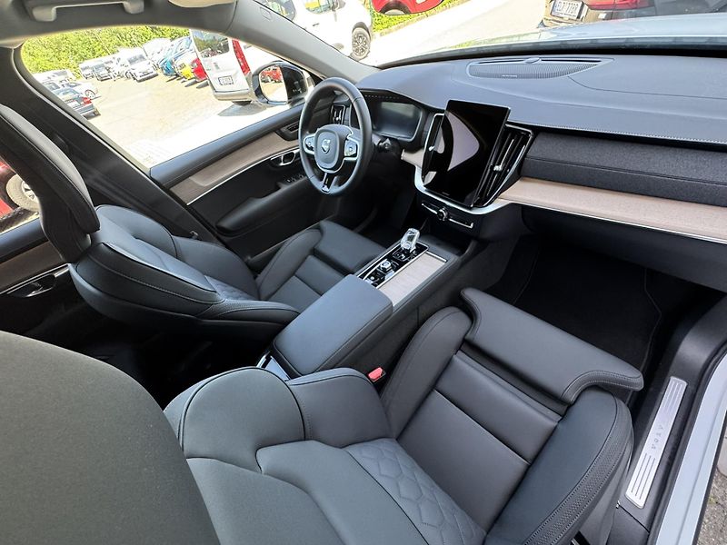 Volvo XC90 T8 AWD / 360 / kola/ REZERVACE - fotka 17 z 51