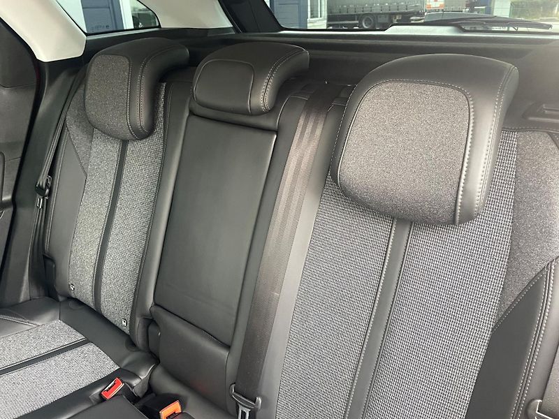 Peugeot 3008 (2018) Allure 1,2 PureTech 130k Man6 - fotka 6 z 8