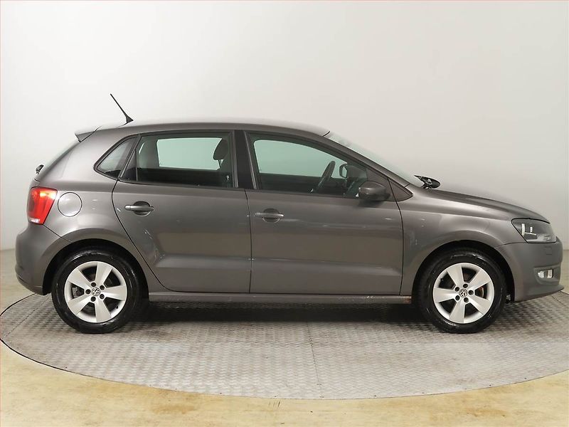 Volkswagen Polo (2009) 1.4, Vyhř. sedaček - fotka 6 z 15