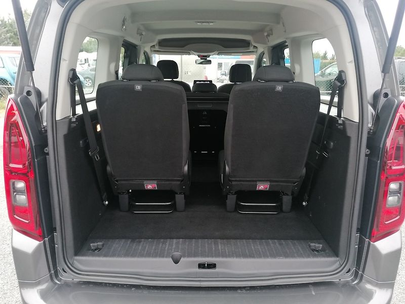 Toyota ProAce City Verso (2021) 1.2 T 7-míst Long,Shuttle - fotka 22 z 26