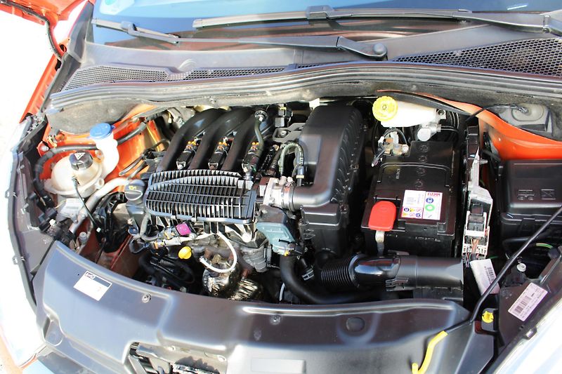 Peugeot 208 (2018) 1,2i KLIMA EL.OKNA TEMPOMAT  - fotka 19 z 20