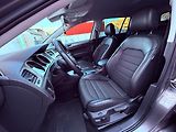 Volkswagen Golf 1.6 TDi DSG Highline, Navi - náhled 13