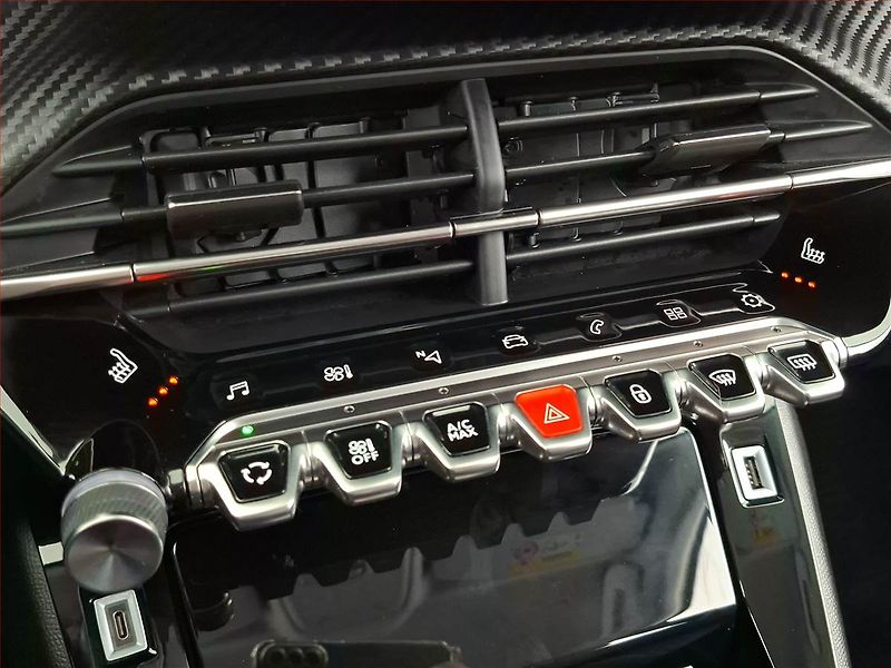 Peugeot 2008 (2022) 1.2 PureTech, Automat - fotka 17 z 21