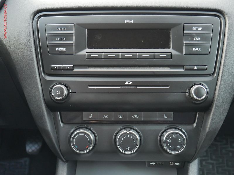 Škoda Octavia (2013) 1.6 TDi, ČR, AC, výhřev sed - fotka 9 z 18