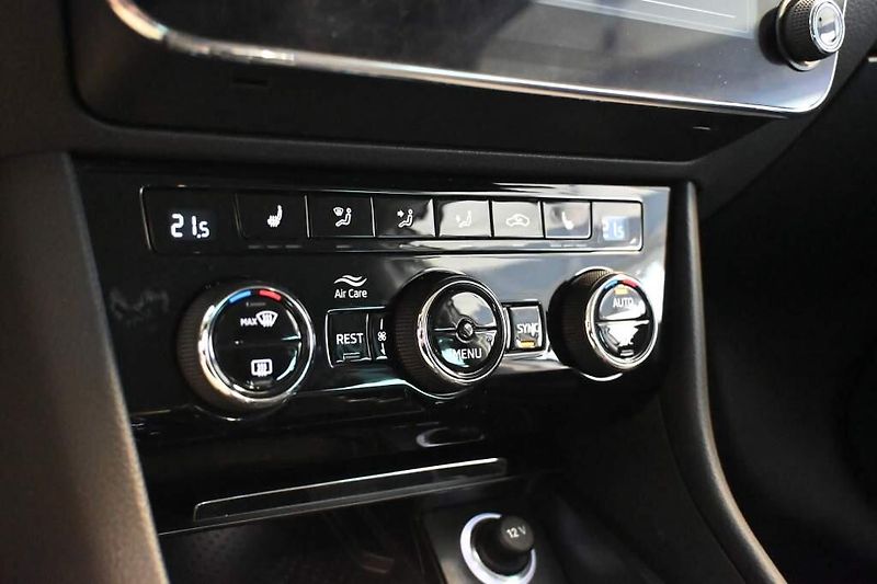 Škoda Superb (2024) 2.0 STYLE DSG LED Matrix ACC V - fotka 20 z 33