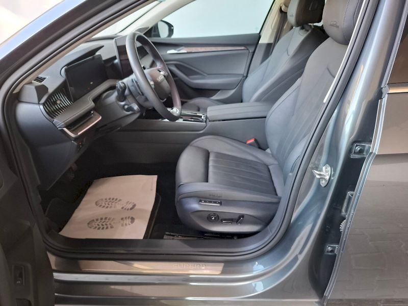 Škoda Superb (2025) COMBI L K TD 142/2.0 A7A - fotka 8 z 31
