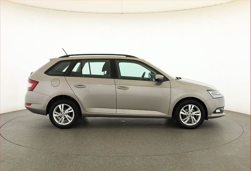 Škoda Fabia (2019) Style 1.0 TSI, Serv.kniha - fotka 6 z 16