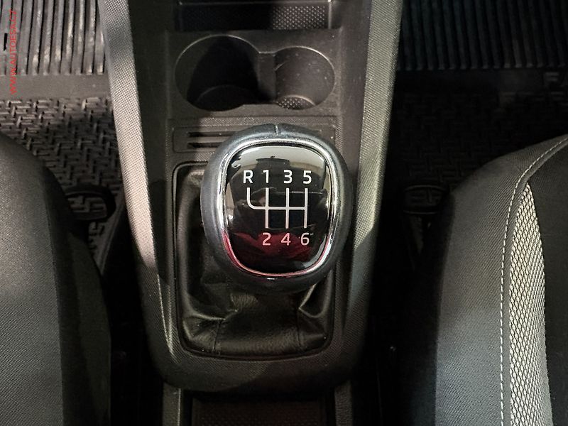 Škoda Fabia (2015) 1.2TSi, ČR, AC, temp, tažné - fotka 16 z 16