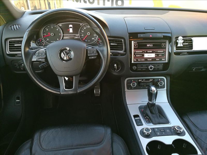 Volkswagen Touareg 3,0 TDI V6 Tiptronic - fotka 5 z 27