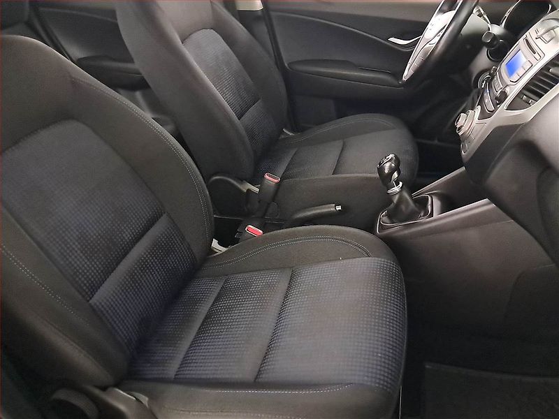 Hyundai ix20 (2018) 1.4 CVVT, Park. senzory - fotka 9 z 17