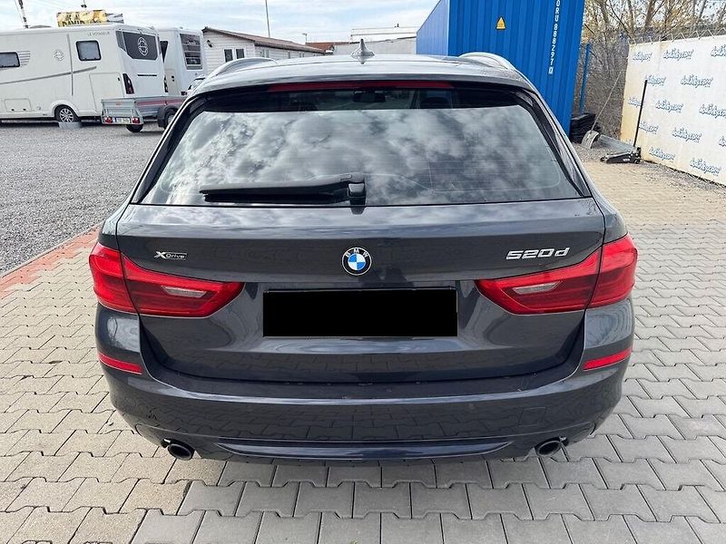 BMW Řada 5 (2017) 520d xdrive Sportline kombi - fotka 34 z 50