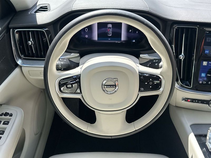 Volvo S60 (2023) B5 AWD Automat Ultimate Dark - fotka 6 z 31
