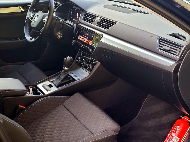 Škoda Superb TSi DSG AMB *SERVIS,CEBIA   - fotka 23 z 43